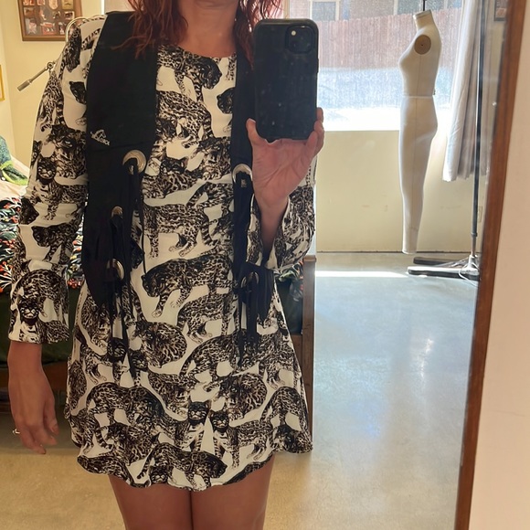 Dead stock Jordache tie front suede vest with silver hardware - Picture 9 of 12